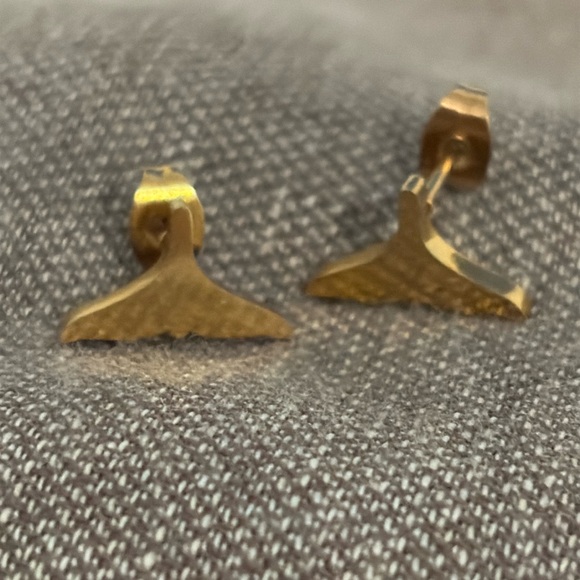 Whale Tail Earrings - Picture 1 of 2